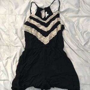 ❤️ Black and Cream Detail Romper